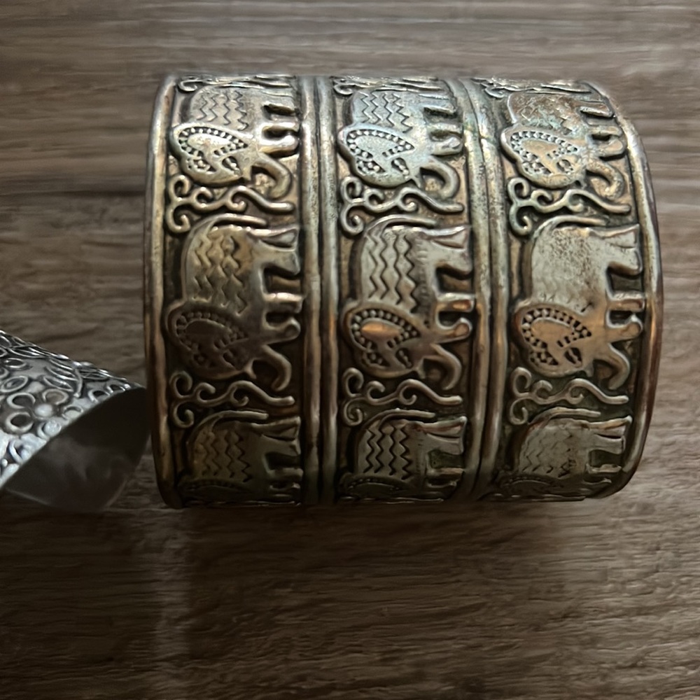 Cuff bracelet bundle - Picture 3 of 4